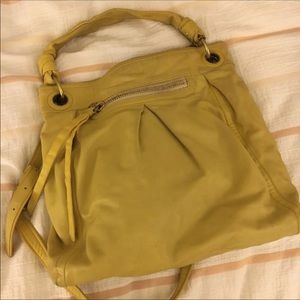 CLASSIC LARGE YELLOW LEATHER CLASSIC COACH PURSE